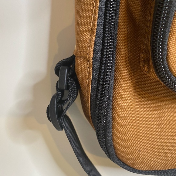 Carhartt Legacy Crossbody bodysling Gear Organizer bag brown with black accents - Picture 11 of 11